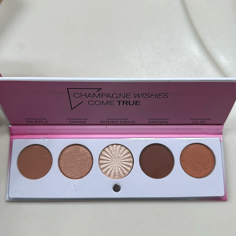 OFRA Signature eyeshadow palette